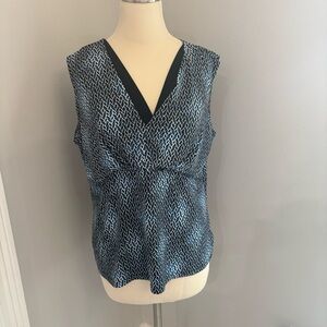 East 5th black white blue patterned Vneck sleeveless top size Extra Large GUC